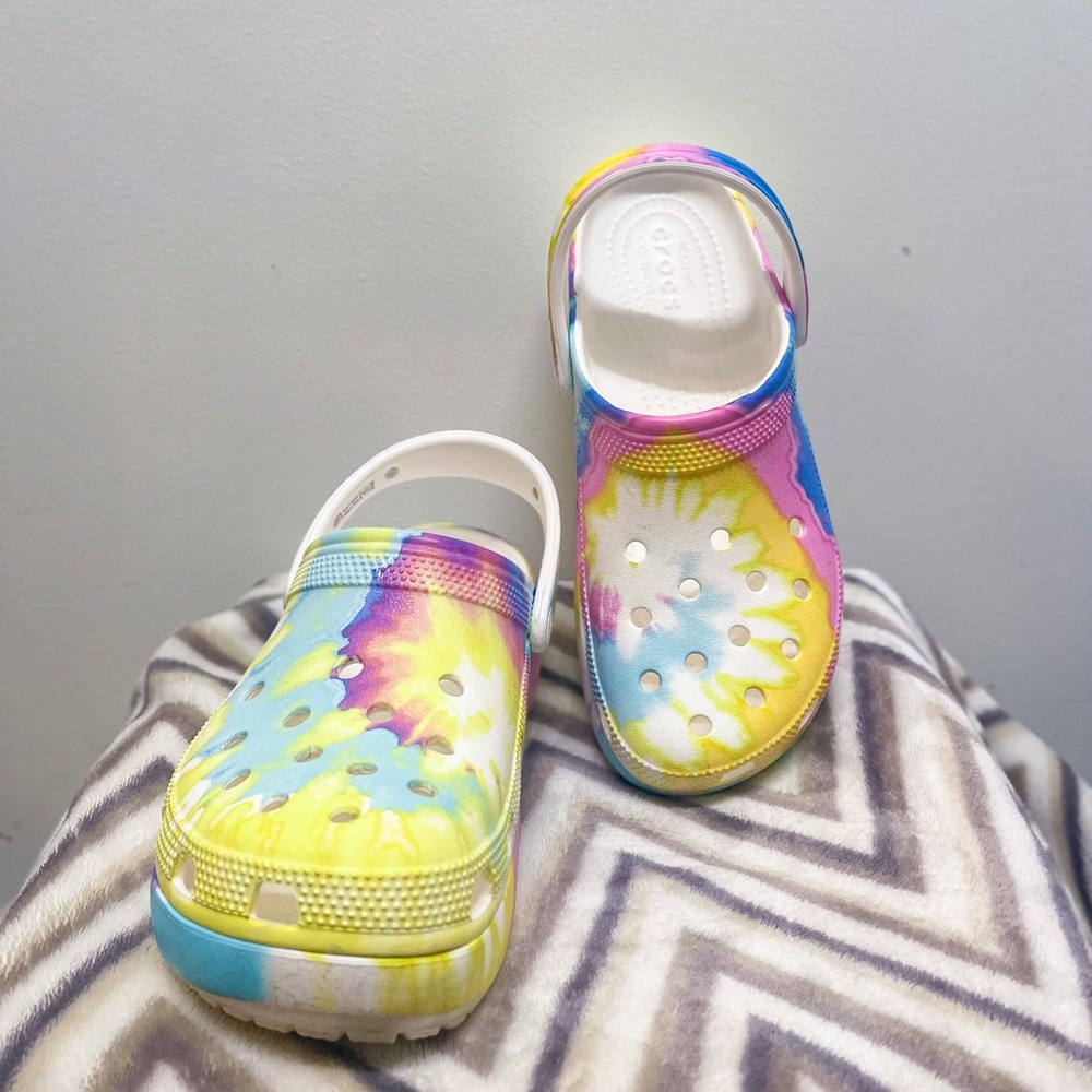 Crocs Iconic Comfort Platform Clogs :Tie Dye Graphic